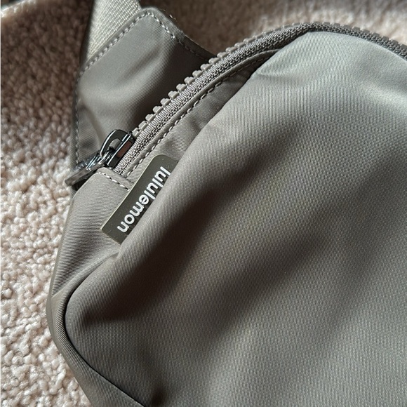 Lululemon Athletica 2L Belt Bag - Picture 3 of 6